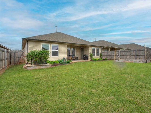 10417 SW 41st Place, Mustang, OK 73064