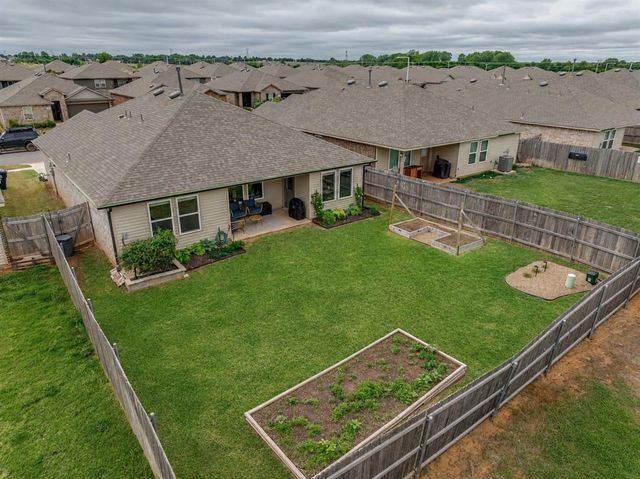 10417 SW 41st Place, Mustang, OK 73064