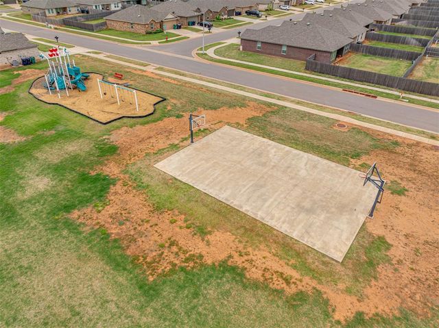 10417 SW 41st Place, Mustang, OK 73064