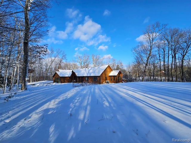 4693 Hegel Road, Goodrich, MI 48438
