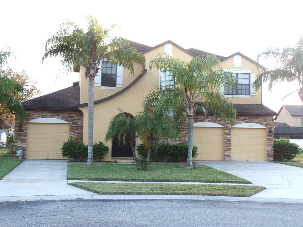 3240 PINEAPPLE ISLE DRIVE, Kissimmee, FL 34746