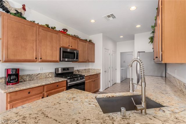 7927 Crested Starling Court, North Las Vegas, NV 89084