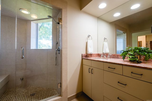 1 Rivers Edge Drive, Little Rock, AR 72227