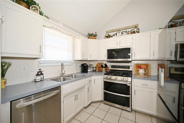 539 Lauren Street, Liberty, MO 64068