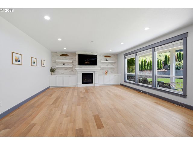 346 SUMMIT VIEW Ave, Salem, OR 97306