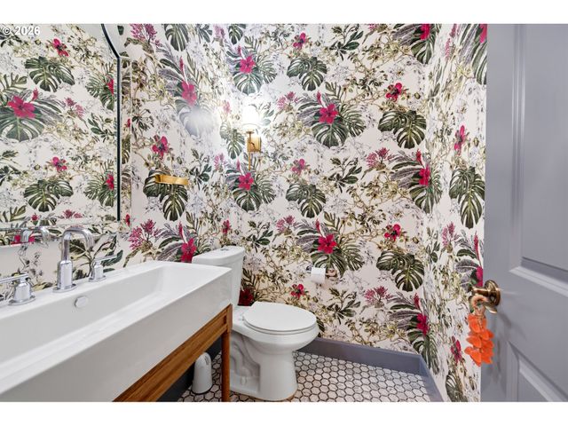 346 SUMMIT VIEW Ave, Salem, OR 97306