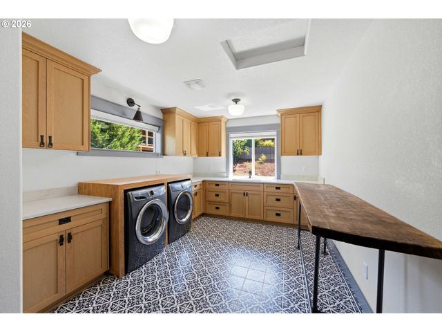 346 SUMMIT VIEW Ave, Salem, OR 97306