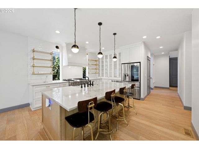 346 SUMMIT VIEW Ave, Salem, OR 97306