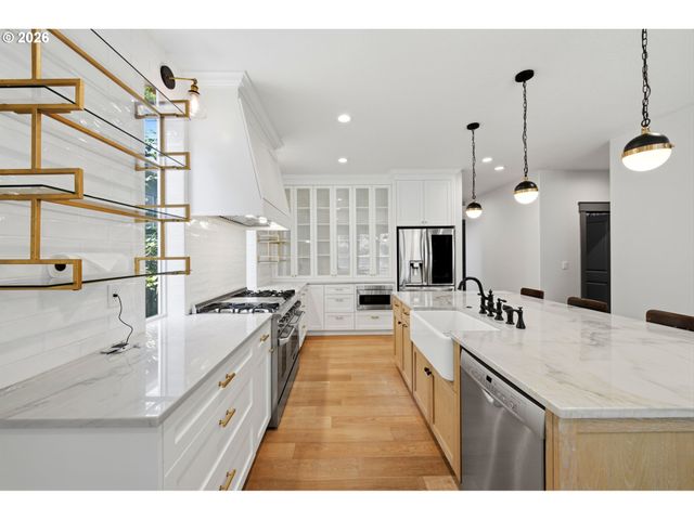 346 SUMMIT VIEW Ave, Salem, OR 97306