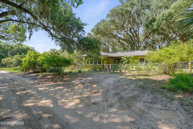 16 Oakland Drive, St. Helena Island, SC 29920
