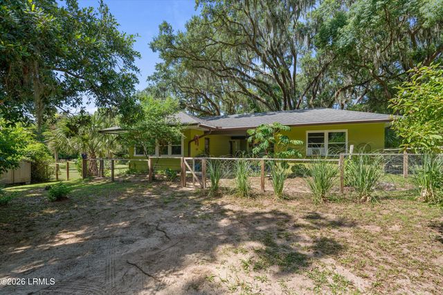 16 Oakland Drive, St. Helena Island, SC 29920