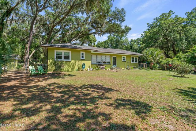 16 Oakland Drive, St. Helena Island, SC 29920