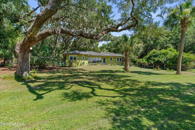 16 Oakland Drive, St. Helena Island, SC 29920
