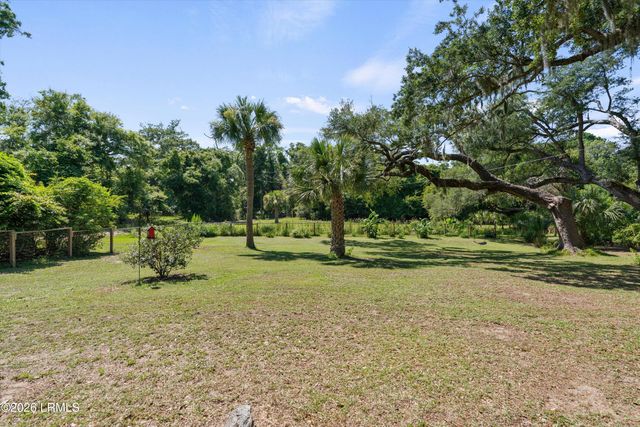 16 Oakland Drive, St. Helena Island, SC 29920