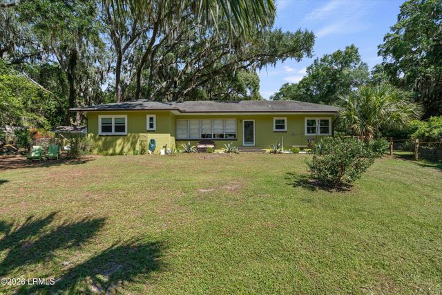 16 Oakland Drive, St. Helena Island, SC 29920