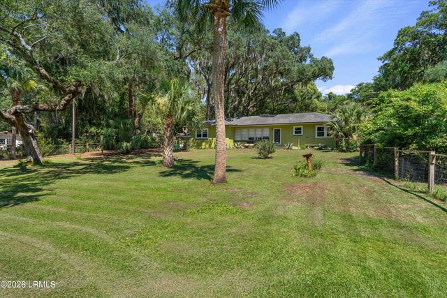 16 Oakland Drive, St. Helena Island, SC 29920