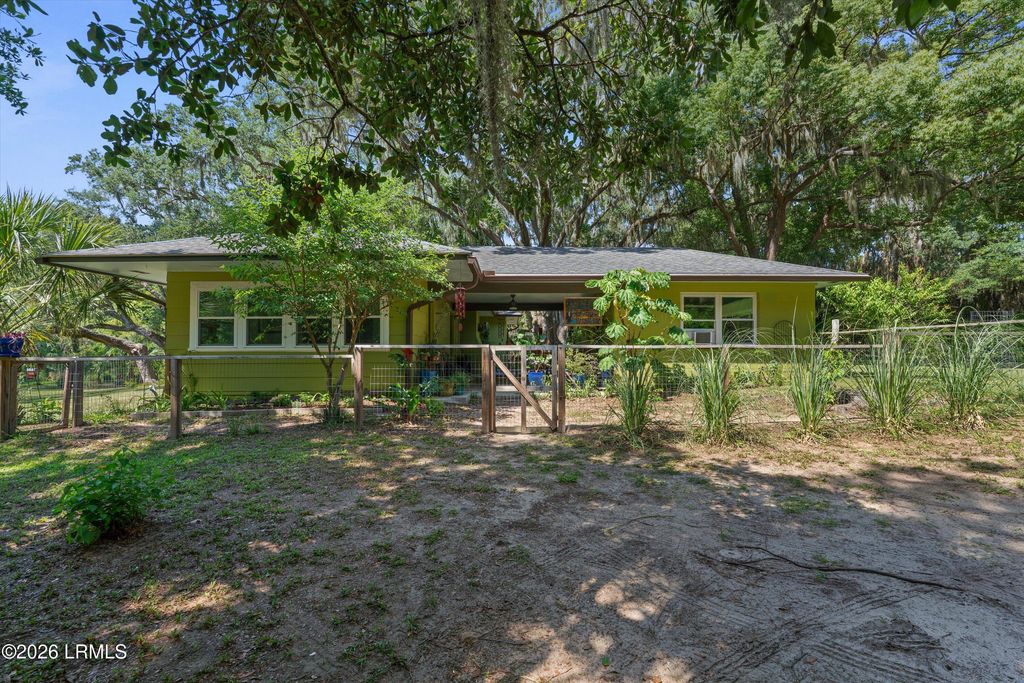 16 Oakland Drive, St. Helena Island, SC 29920