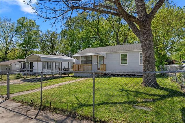 810 S Woodland Avenue, Independence, MO 64052