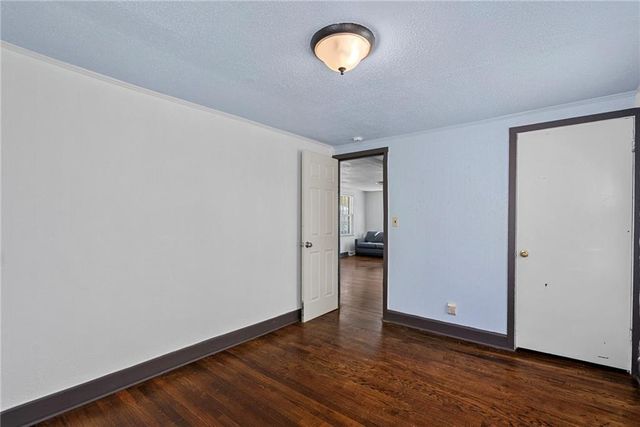 810 S Woodland Avenue, Independence, MO 64052