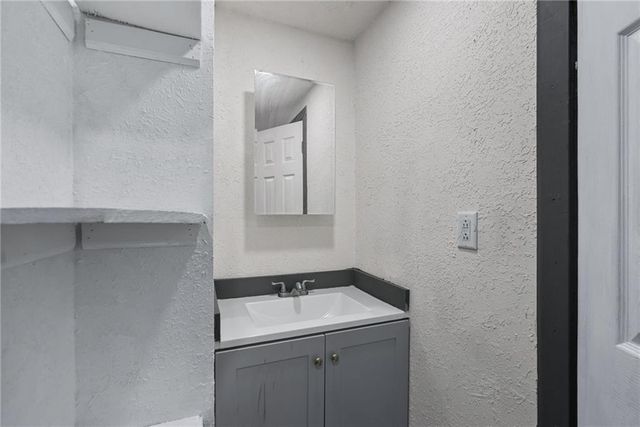 810 S Woodland Avenue, Independence, MO 64052