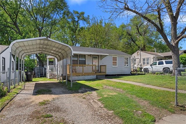 810 S Woodland Avenue, Independence, MO 64052