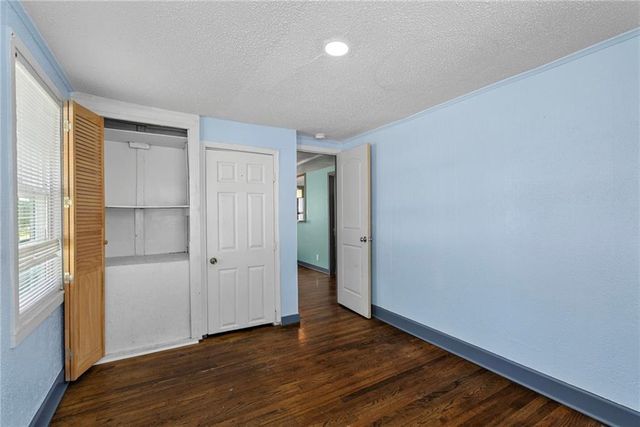 810 S Woodland Avenue, Independence, MO 64052