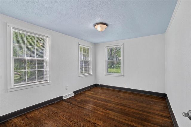 810 S Woodland Avenue, Independence, MO 64052