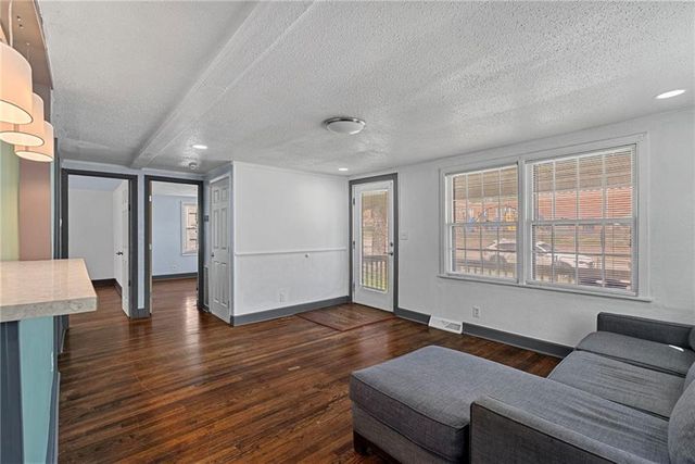 810 S Woodland Avenue, Independence, MO 64052