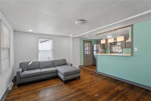 810 S Woodland Avenue, Independence, MO 64052