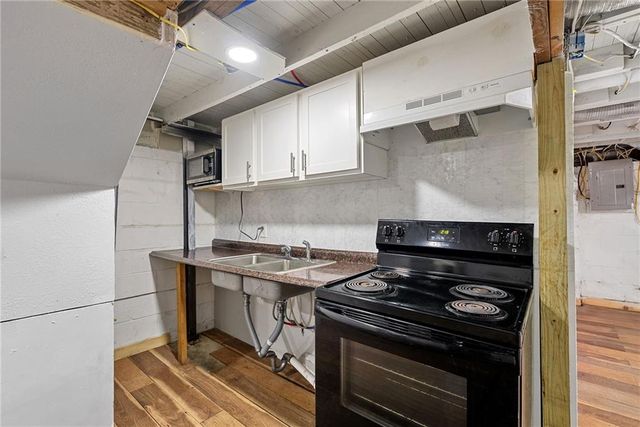 810 S Woodland Avenue, Independence, MO 64052