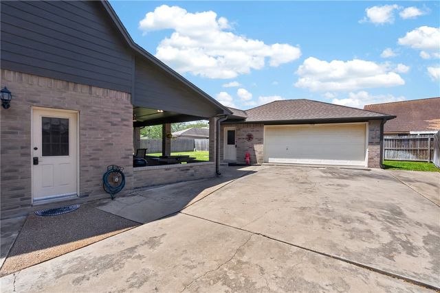 4221 Cowhouse Creek Ct, Corpus Christi, TX 78410