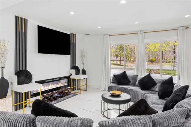 2 Grove Avenue, Coram, NY 11727