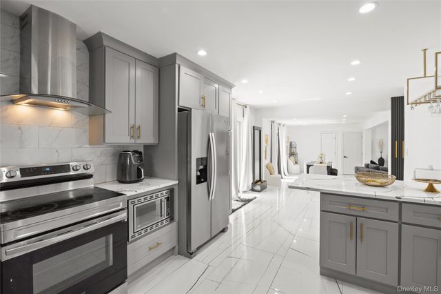 2 Grove Avenue, Coram, NY 11727