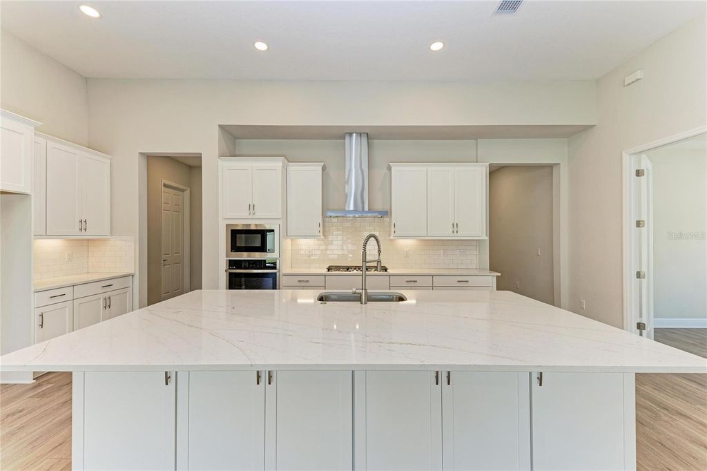 Image 17 of property listing at 13076 HOMESTEAD LANE, Parrish, FL 34219