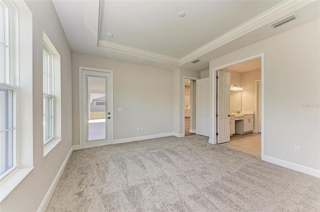 Image 5 of property listing at 13076 HOMESTEAD LANE, Parrish, FL 34219