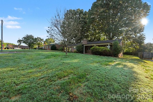 1204 Fulton Drive, Statesville, NC 28677