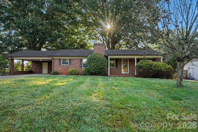 1204 Fulton Drive, Statesville, NC 28677