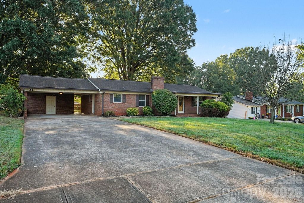 1204 Fulton Drive, Statesville, NC 28677