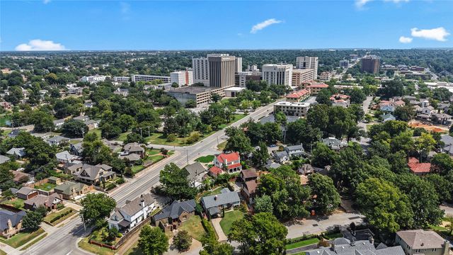 2106 S Saint Louis Avenue, Tulsa, OK 74114
