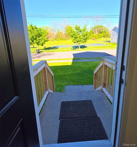 240 S Shirley Street, Pontiac, MI 48342
