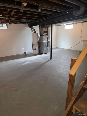 240 S Shirley Street, Pontiac, MI 48342