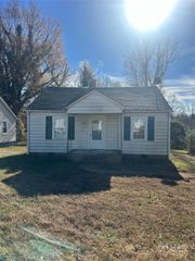 323 W Bingham Street, Statesville, NC 28677