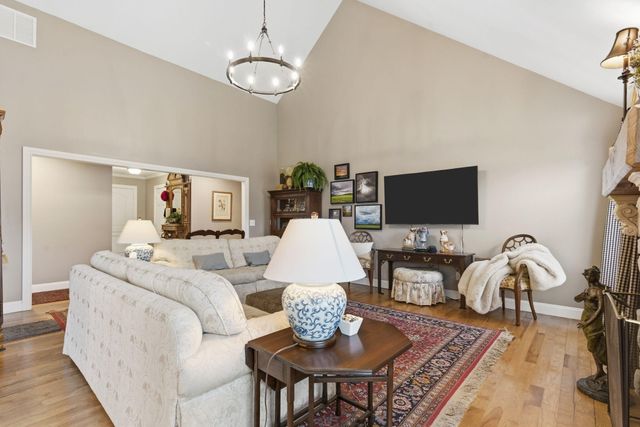 2195 E Richmond Street, Springfield, MO 65804