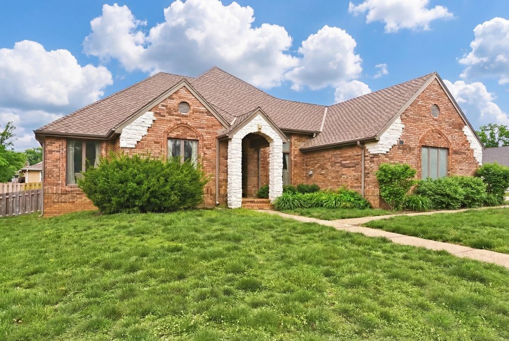 2195 E Richmond Street, Springfield, MO 65804