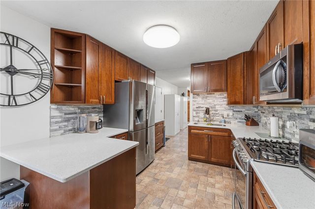 7185 Lake Shore Boulevard, Mentor, OH 44060