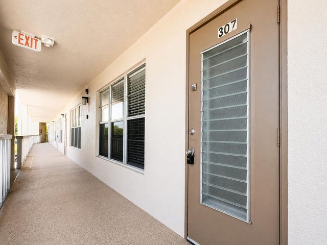 307 Greenbrier B, West Palm Beach, FL 33417