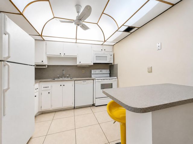 307 Greenbrier B, West Palm Beach, FL 33417