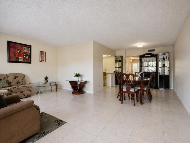 307 Greenbrier B, West Palm Beach, FL 33417