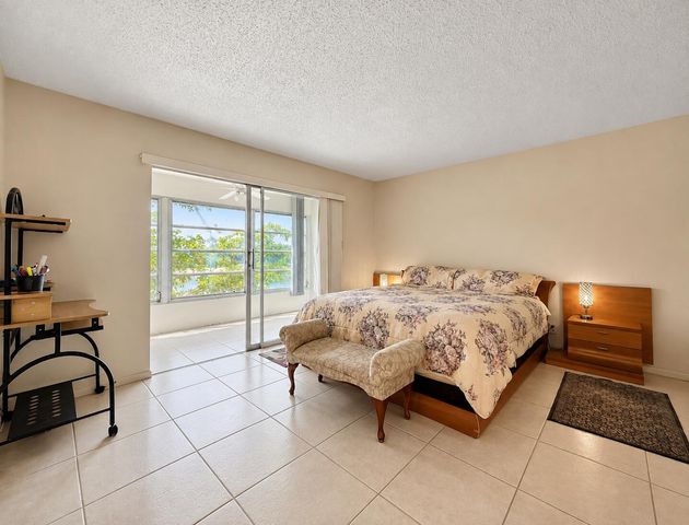 307 Greenbrier B, West Palm Beach, FL 33417