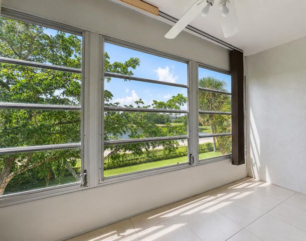 307 Greenbrier B, West Palm Beach, FL 33417